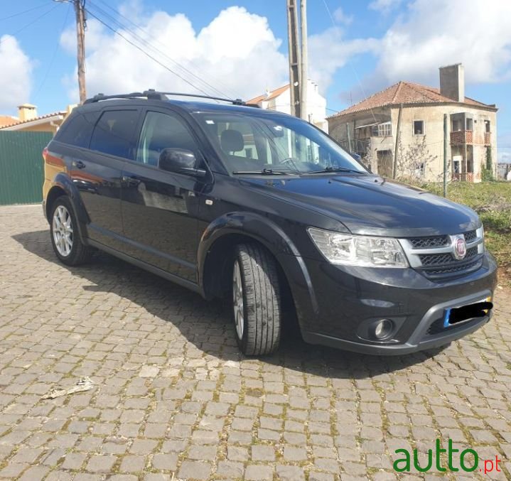 2013' Fiat Freemont photo #3