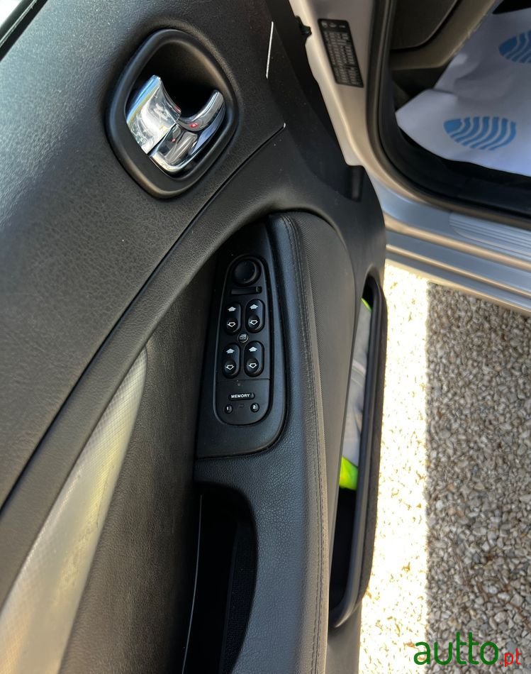 2004' Jaguar S-Type photo #4