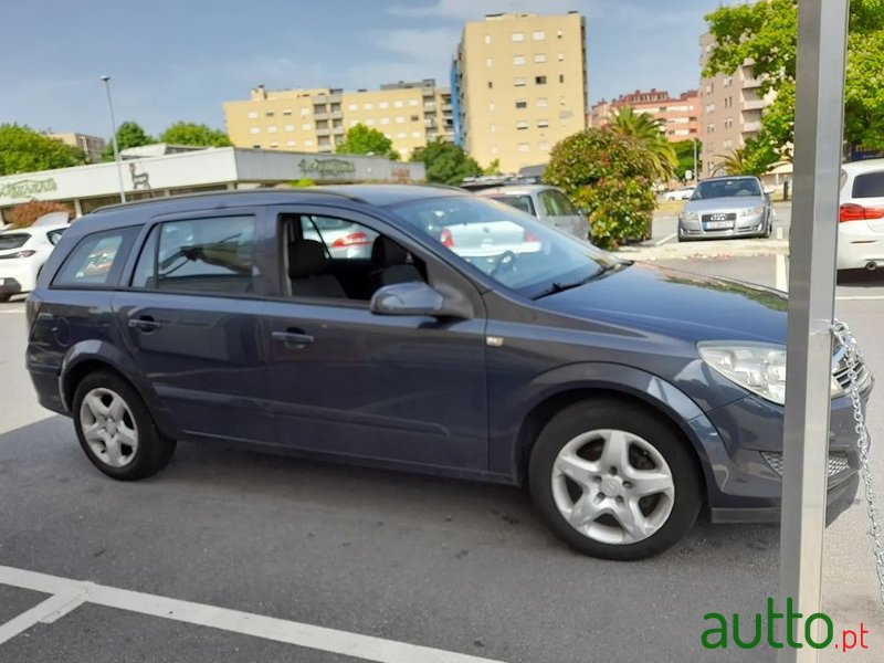2007' Opel Astra Caravan photo #3