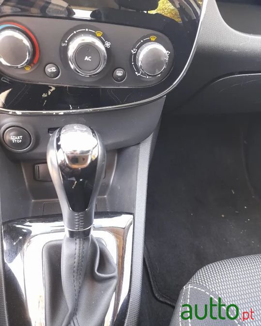 2015' Renault Clio photo #6