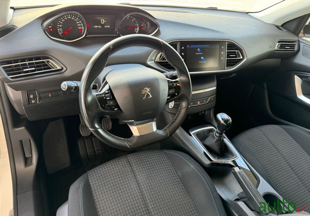 2020' Peugeot 308 Sw photo #2