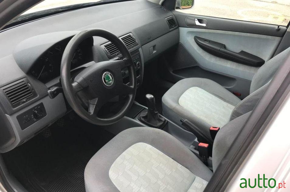 2001' Skoda Fabia Break photo #3
