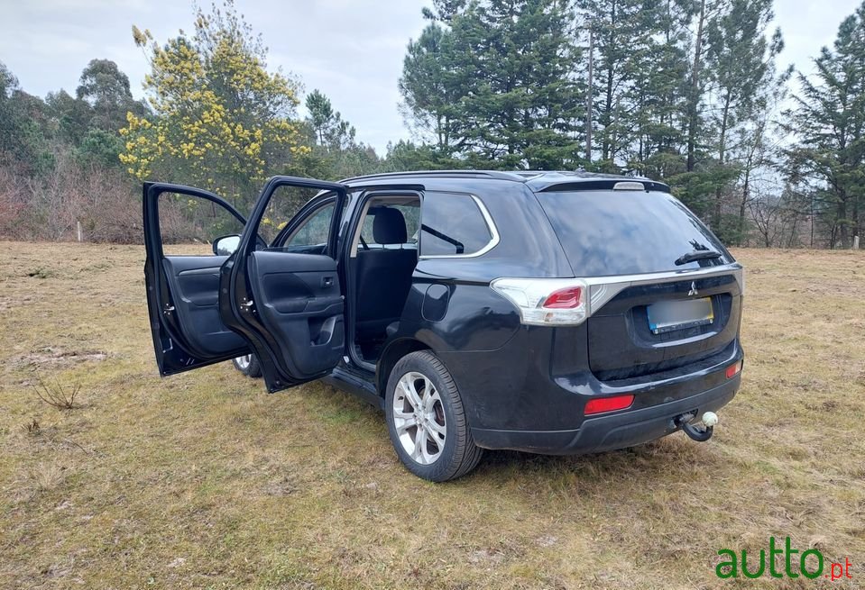 2014' Mitsubishi Outlander photo #6