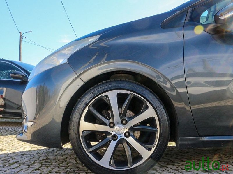 2012' Peugeot 208 photo #5