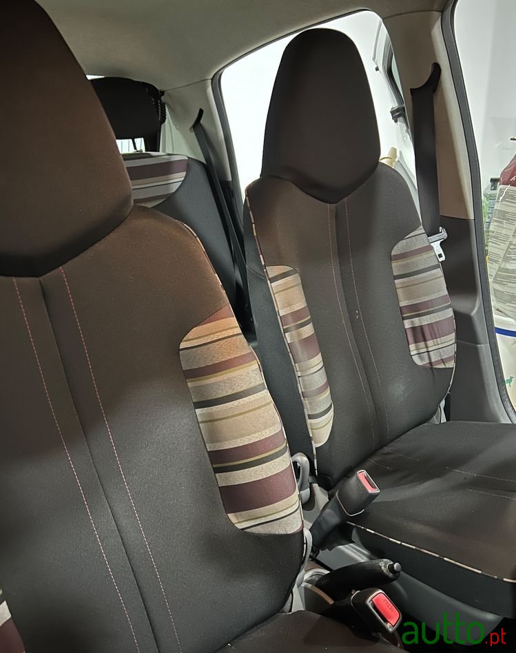 2010' Citroen C1 photo #6