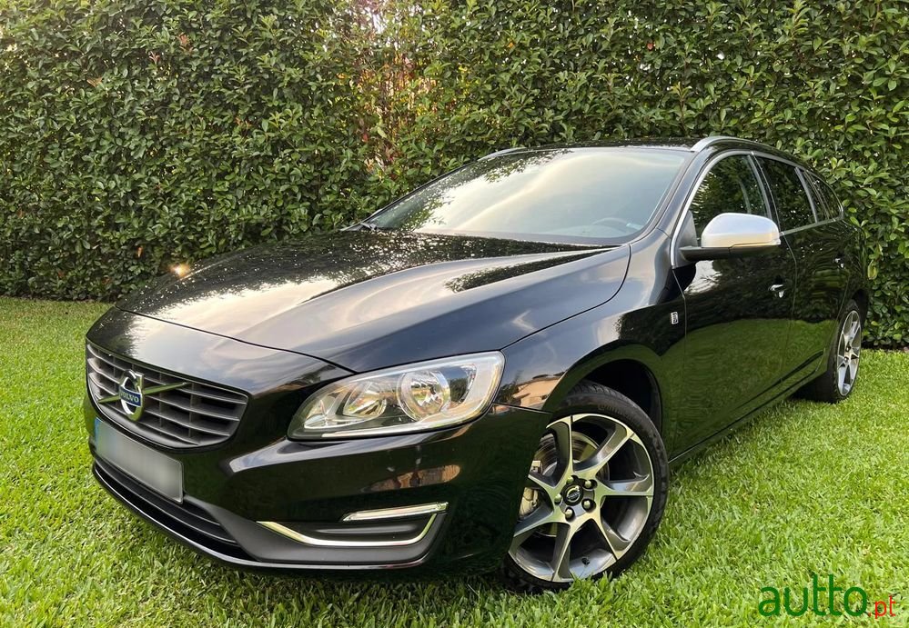 2016' Volvo V60 2.0 D2 R-Design photo #1