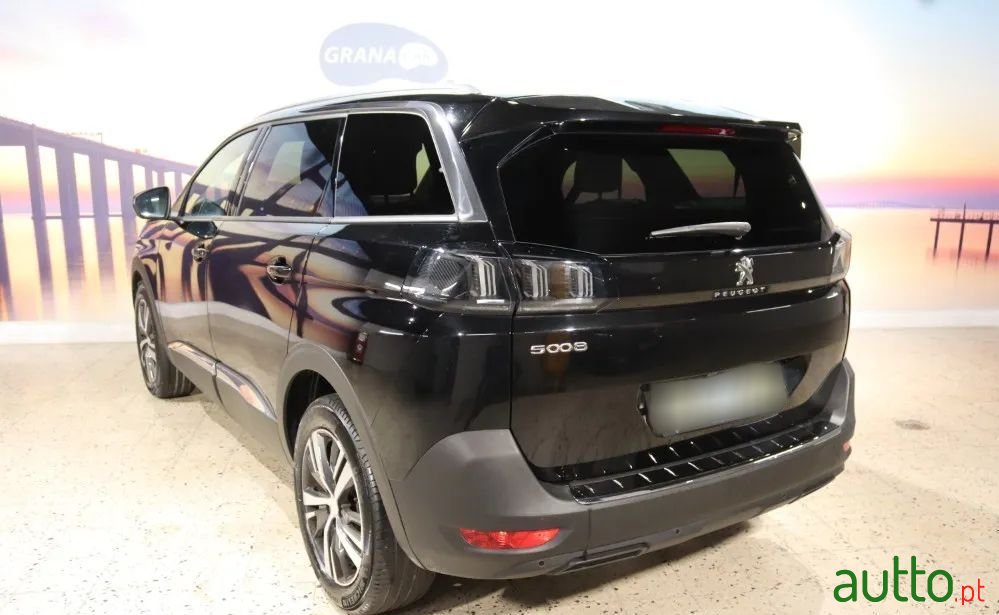 2024' Peugeot 5008 photo #2