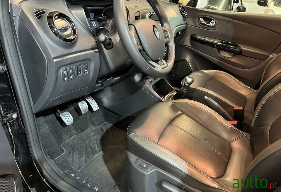 2016' Renault Captur Sport photo #6