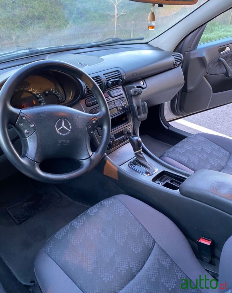 2001' Mercedes-Benz 220 photo #1