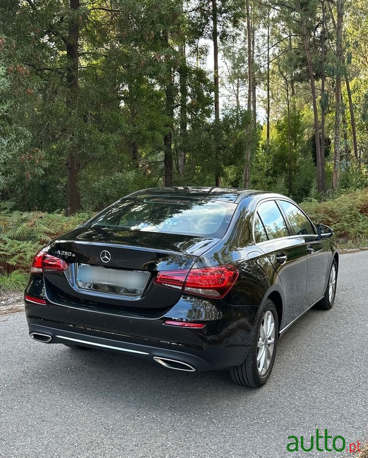 2020' Mercedes-Benz Classe A photo #3