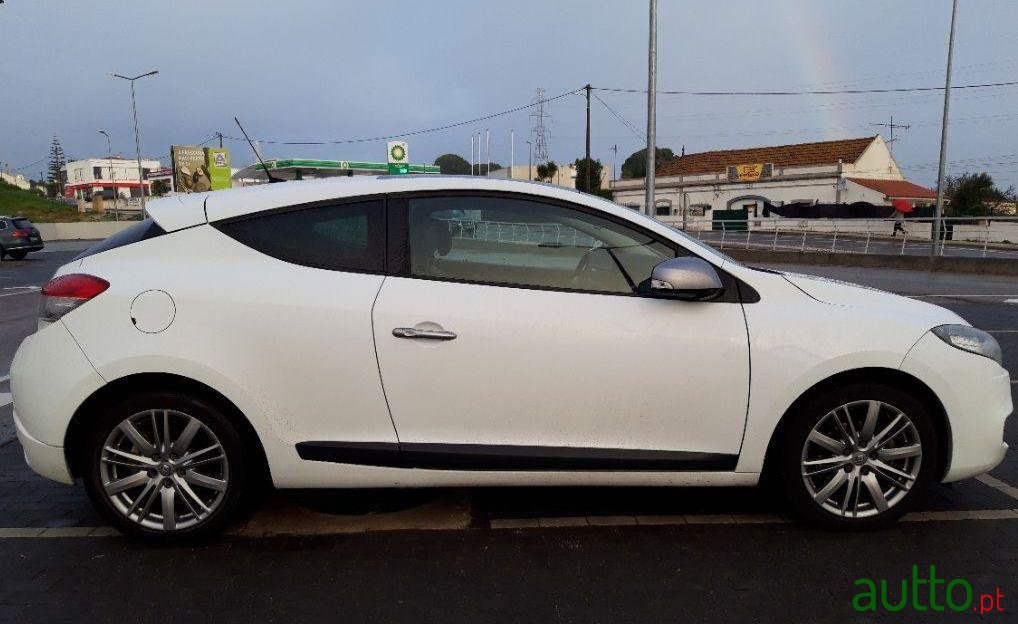 2010' Renault Megane Coupe photo #5