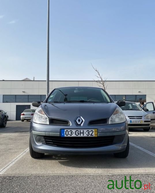 2008' Renault Clio photo #5