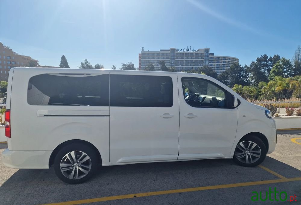 2018' Peugeot Traveller photo #3