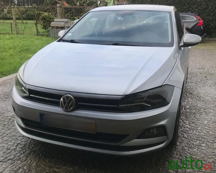 2018' Volkswagen Polo 1.0 Confortline photo #1