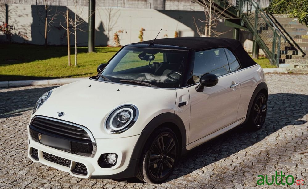 2018' MINI Cabrio Cooper D photo #1