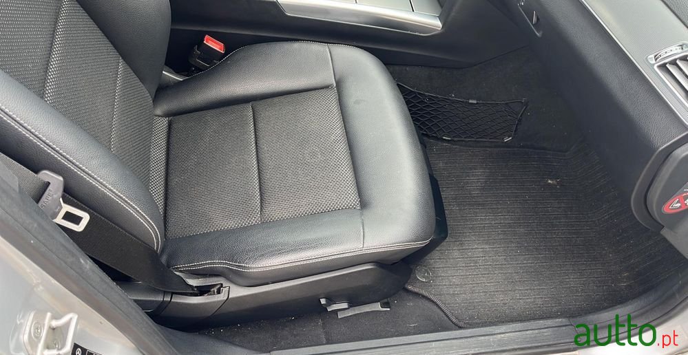 2015' Mercedes-Benz E 300 photo #5