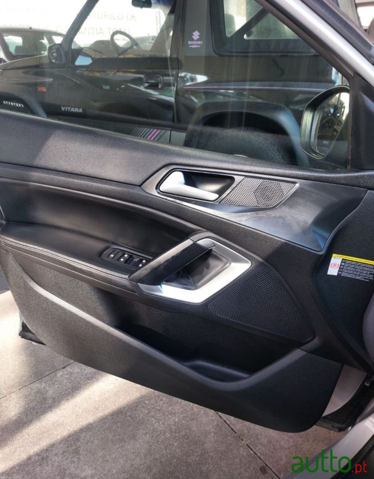 2015' Peugeot 308 photo #6