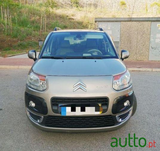 2010' Citroen C3 Picasso photo #1