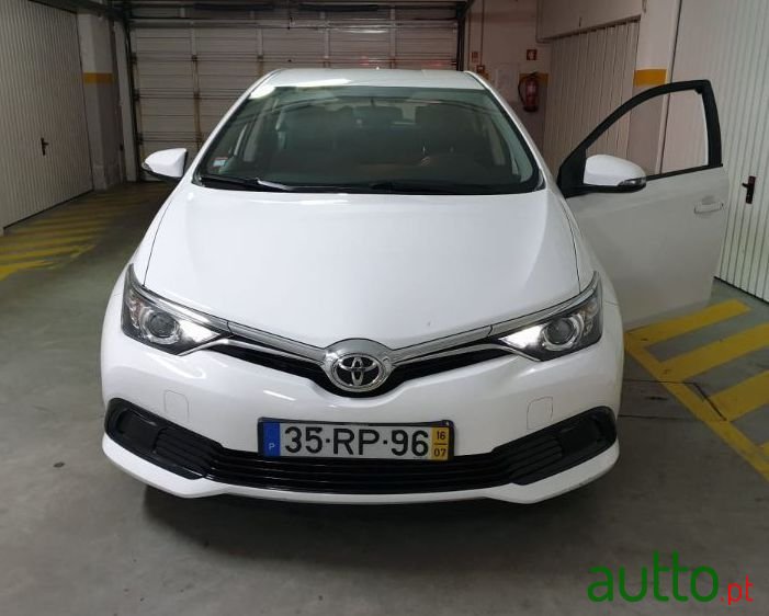 2016' Toyota Auris photo #1