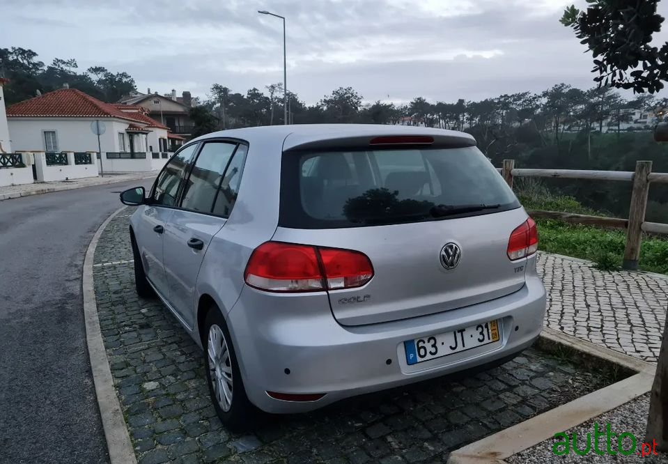 2010' Volkswagen Golf photo #3