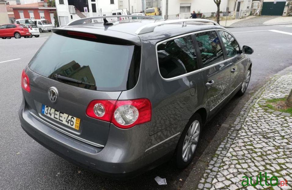 2007' Volkswagen Passat Variant photo #3