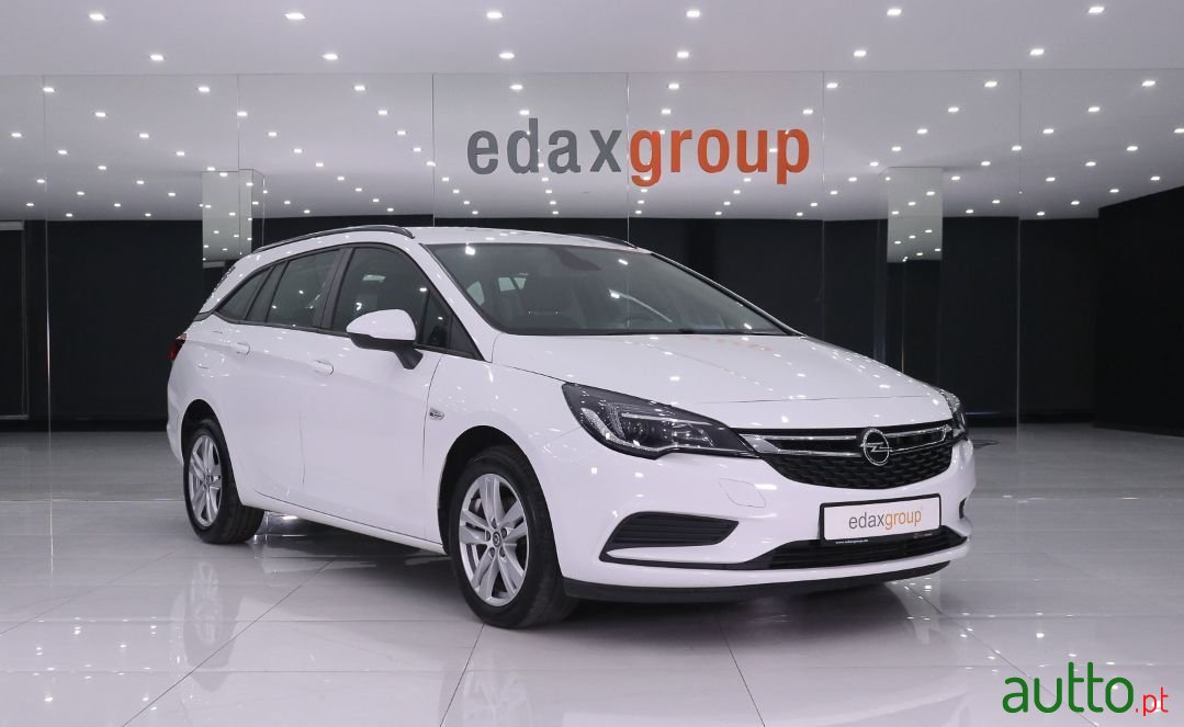 2018' Opel Astra Sports Tourer photo #1