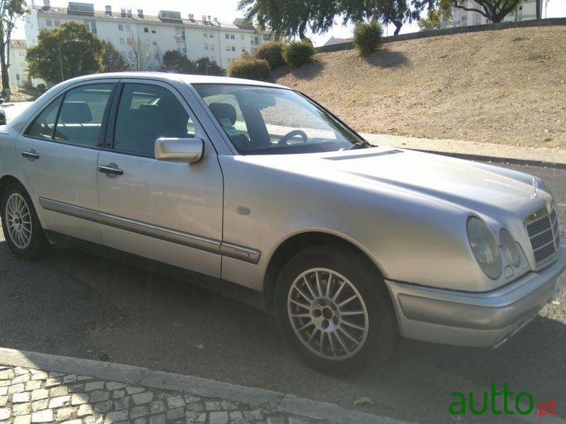 1996' Mercedes-Benz E-320 photo #2