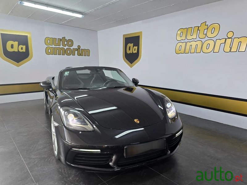 2017' Porsche 718 Boxster photo #3