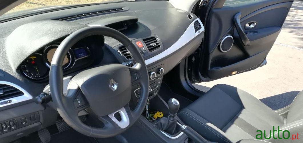 2010' Renault Megane 1.5 Dci photo #3