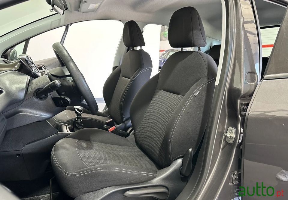 2018' Peugeot 208 photo #6