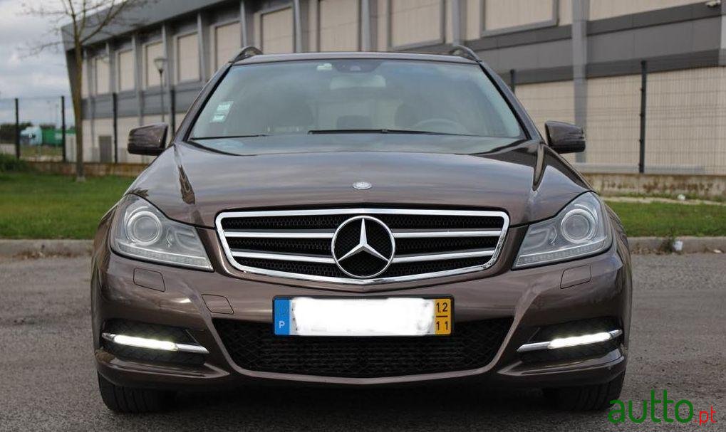 2012' Mercedes-Benz C-200 photo #3