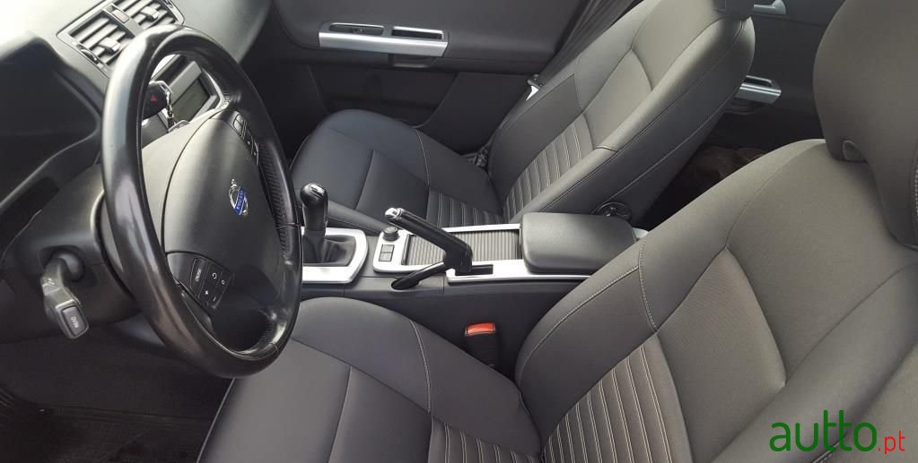 2010' Volvo V50 photo #4