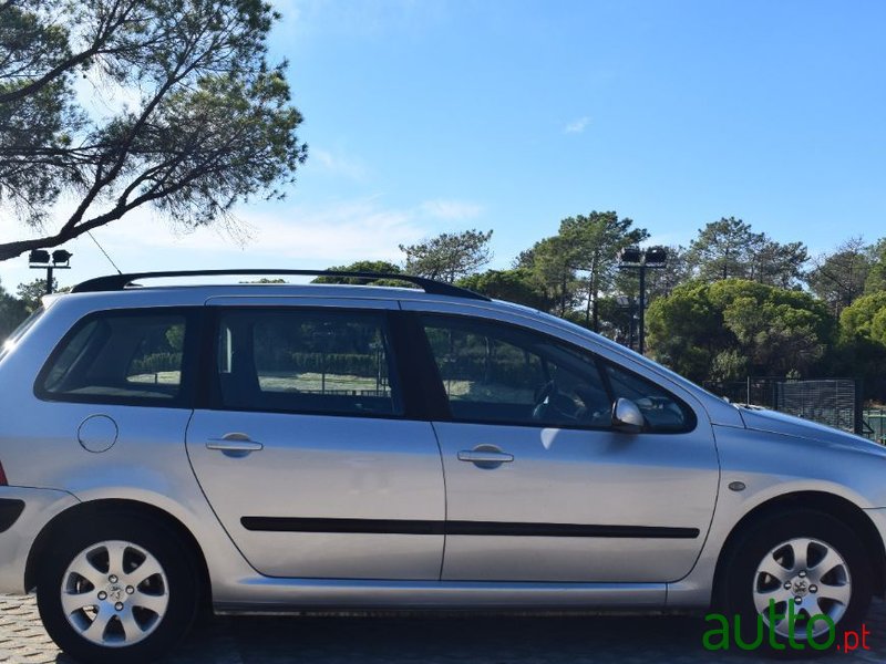 2004' Peugeot 307 Break photo #4