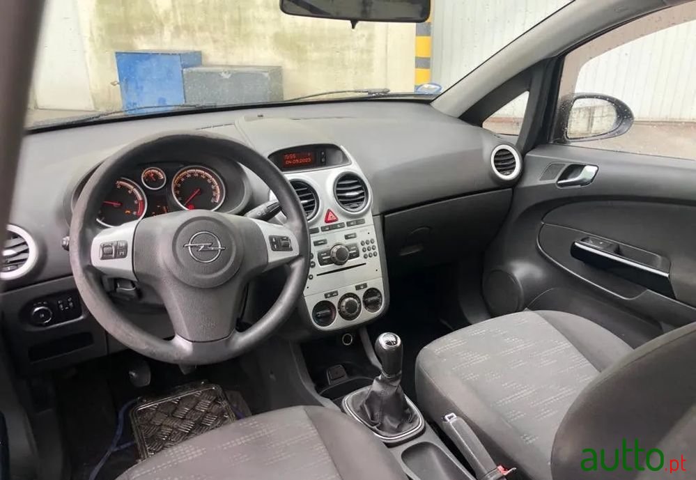 2012' Opel Corsa photo #6