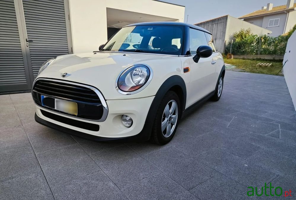 2015' MINI Cooper D 3 Portas photo #1