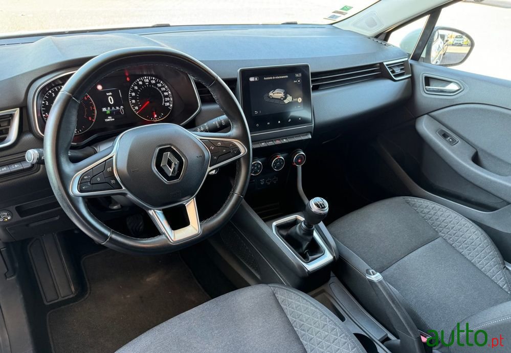 2020' Renault Clio photo #2