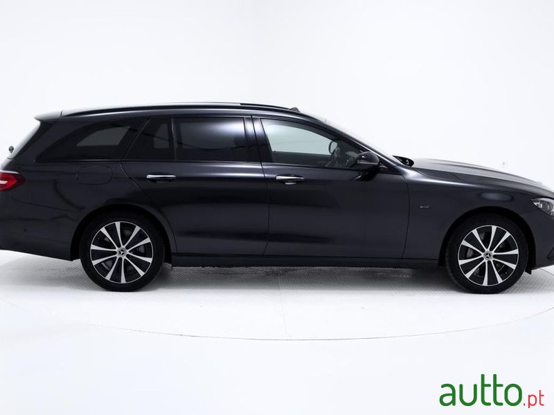 2021' Mercedes-Benz Classe E photo #2