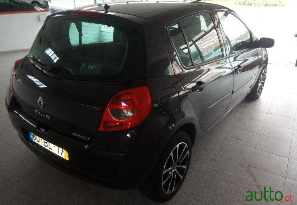 2006' Renault Clio photo #1