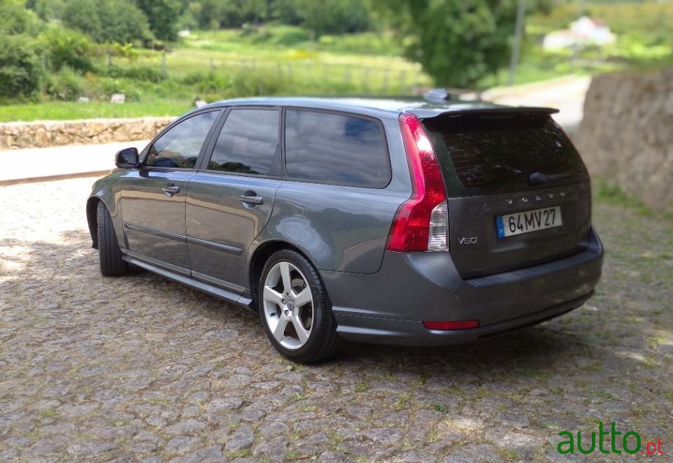2011' Volvo V50 photo #2