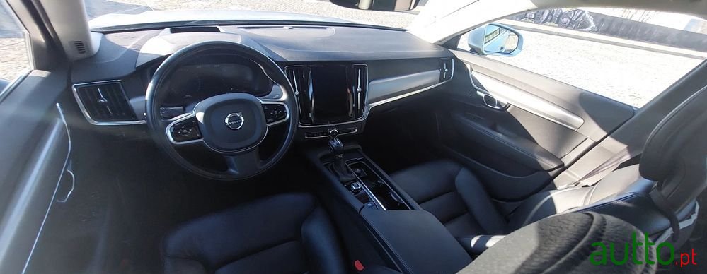 2017' Volvo V90 photo #5
