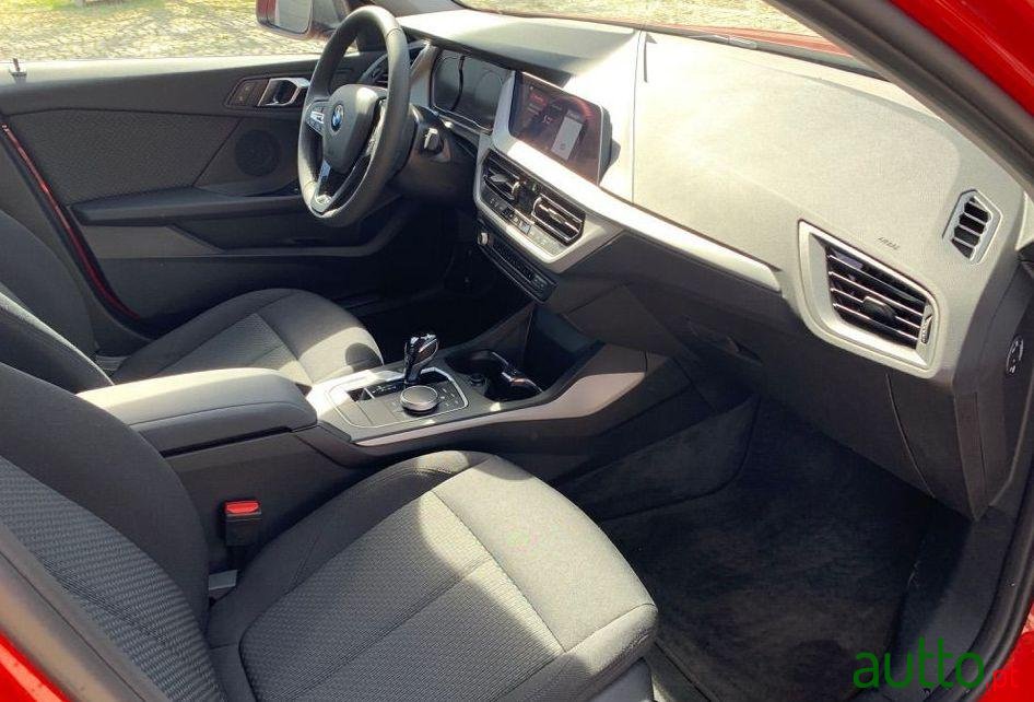 2019' BMW 118 photo #1