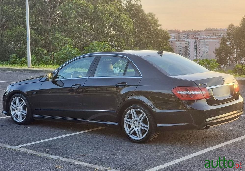 2011' Mercedes-Benz E 250 photo #4