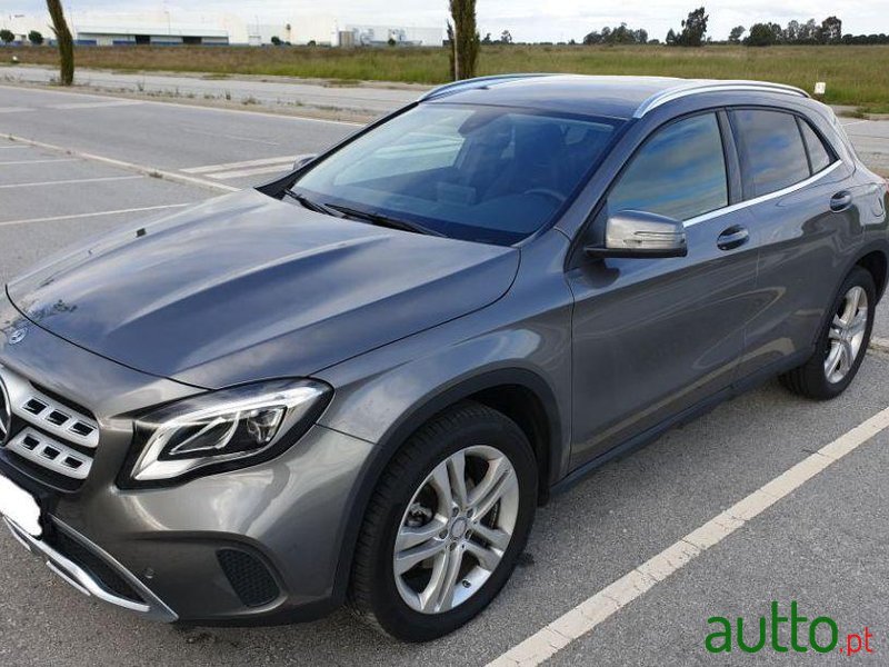 2017' Mercedes-Benz Gla-220 4Matic photo #3