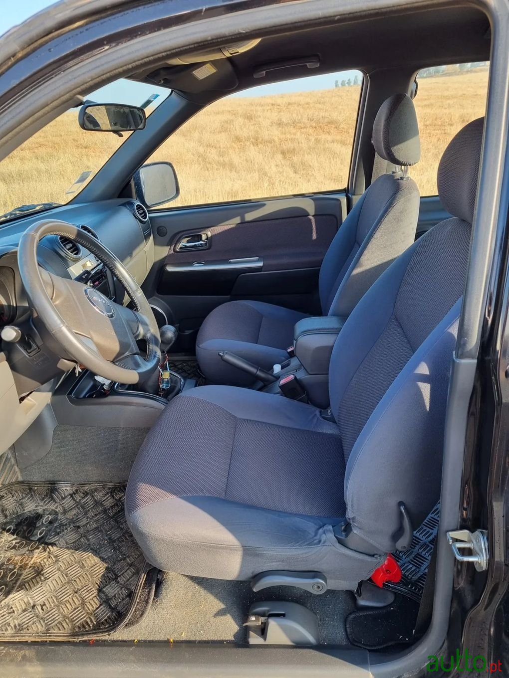 2012' Isuzu D-Max photo #6