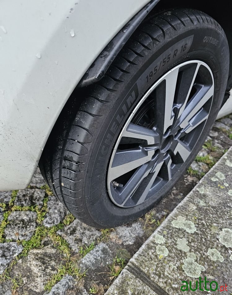 2015' Renault Zoe photo #5