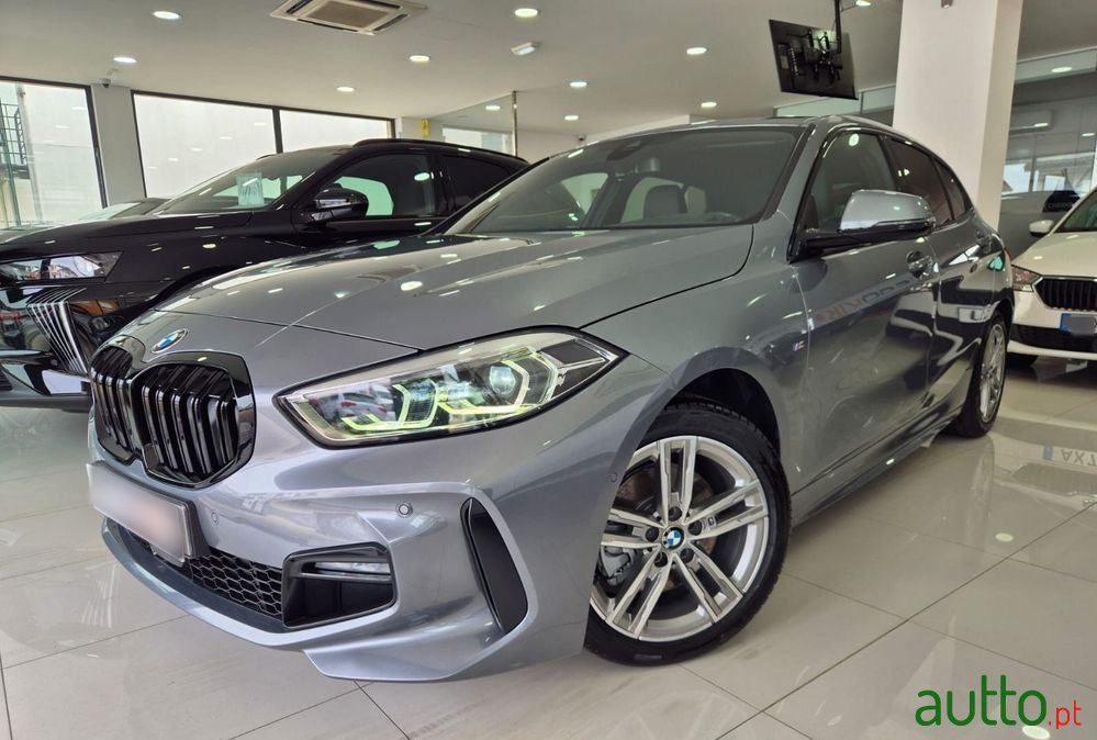 2022' BMW Série 1 photo #2