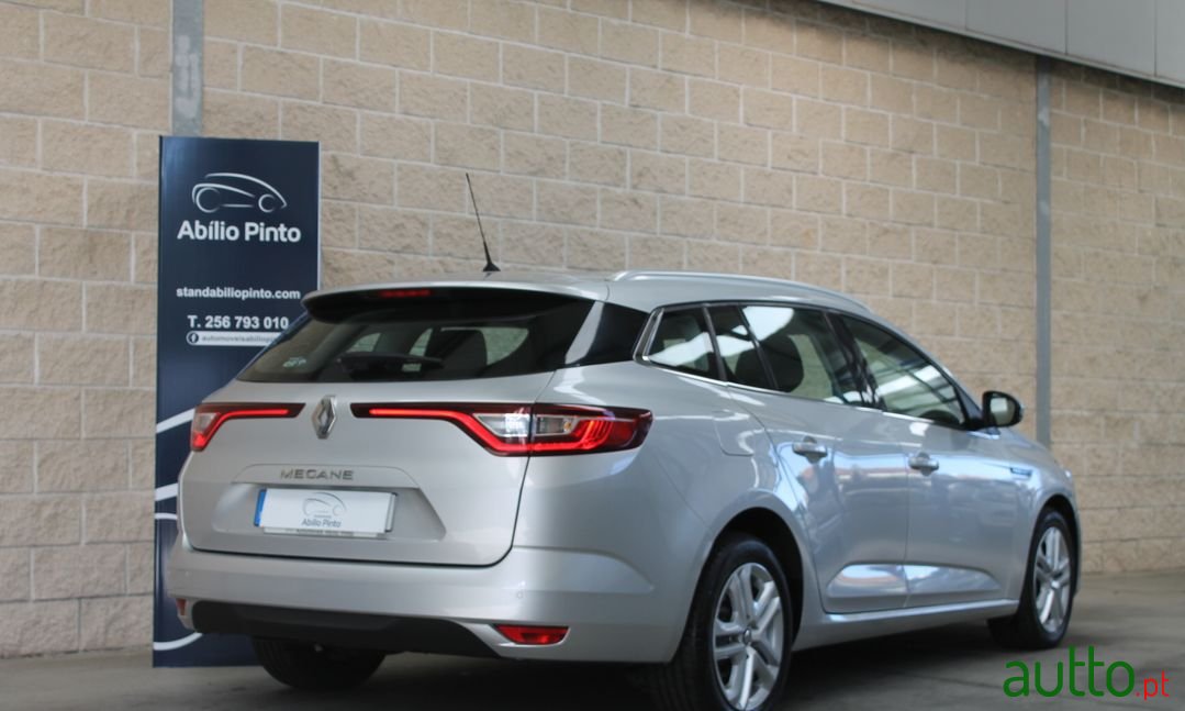 2017' Renault Megane Sport Tourer photo #2