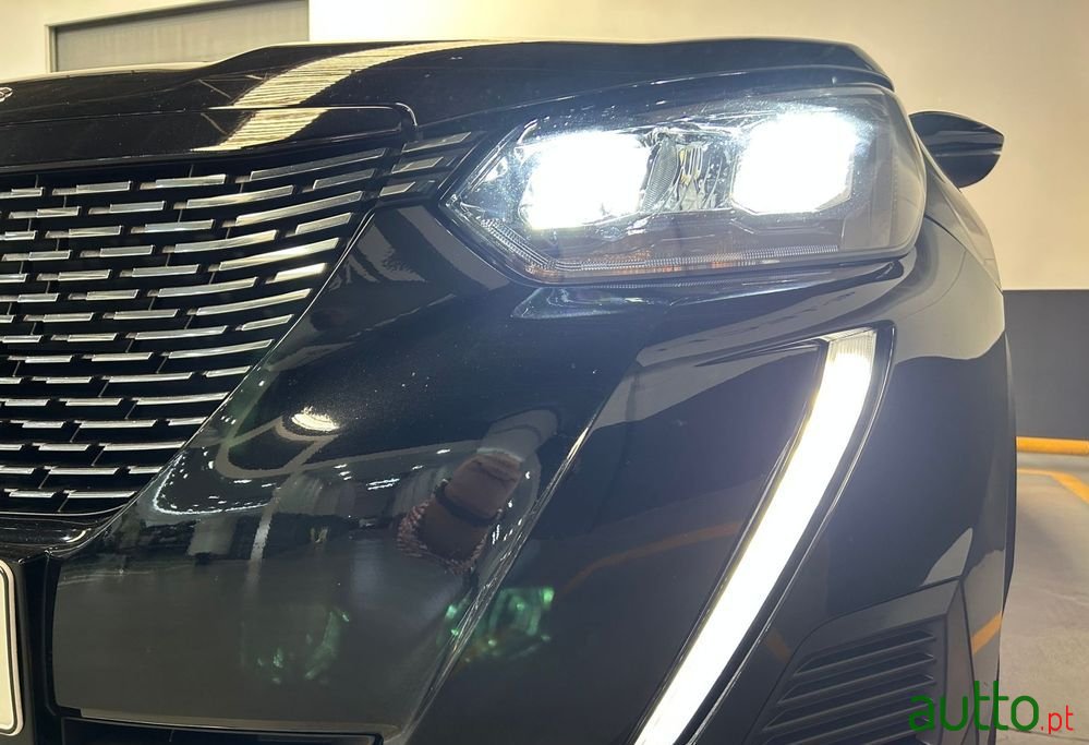 2023' Peugeot 2008 photo #5