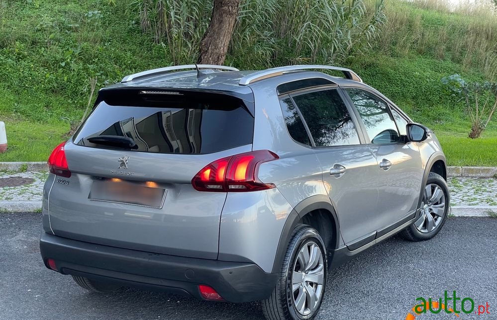 2019' Peugeot 2008 photo #2