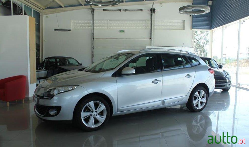 2013' Renault Megane Sport Tourer photo #1